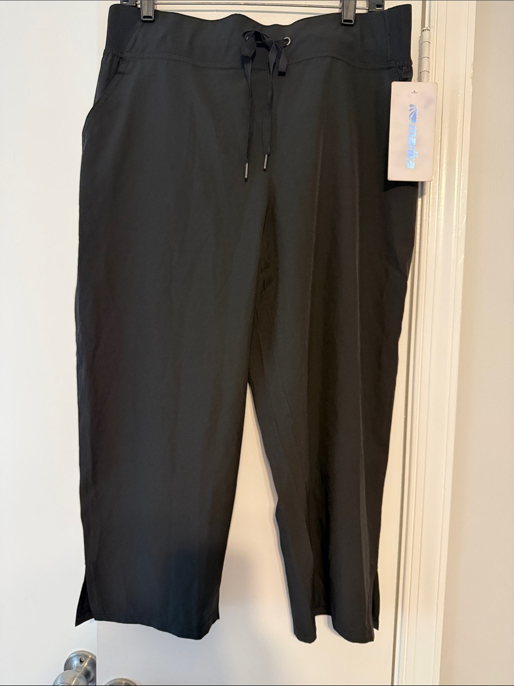 Marika  Cropped lightweight pants with drawstring XL NWT